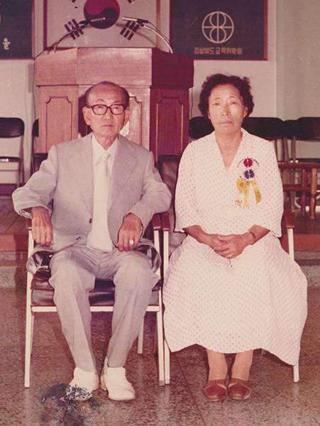 부인 방정분 여사의 정년 퇴임식에서 함께한 한흑구(1978년).