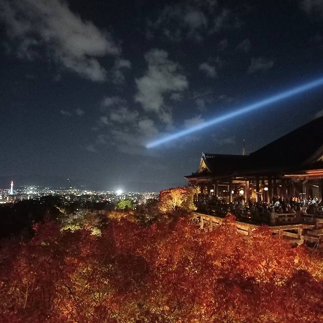 교토 청수사의 밤 풍경.