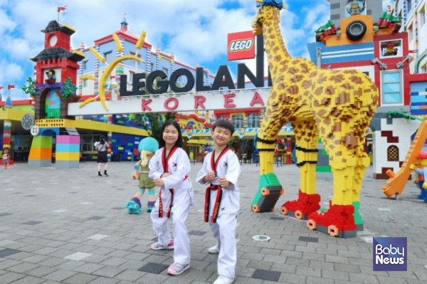 레고랜드 코리아가 춘천에서 열리는 '2025 강원·춘천 세계태권도문화축제'를 기념해 태권도복 착용시 입장권을 50% 할인해주는 특별 프로모션을 제공한다.&nbsp;ⓒ레고랜드