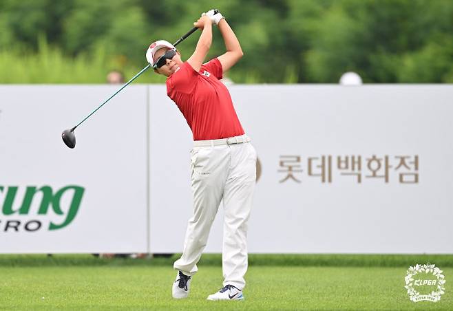 1번홀에서 티샷하는 김효주. (사진=KLPGA)
