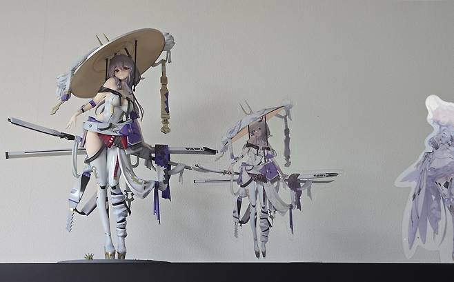 - 옆에는 12월 발매 예정인 '도로시' 하비사쿠라 피규어 자리다