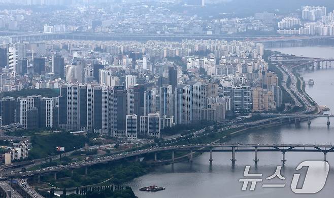 서울 송파구 서울스카이전망대에서 바라본 강남구 아파트단지 모습. 뉴스1 ⓒ News1 박세연 기자