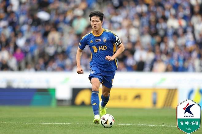 울산HD와 연장 계약을 맺은 베테랑 수비수 김영권. 사진 | 한국프로축구연맹
