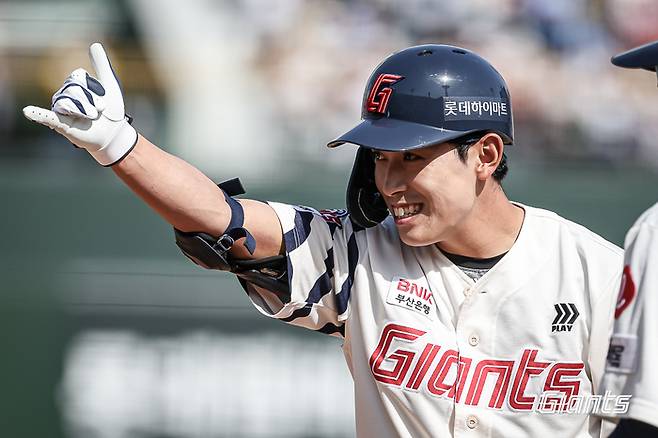 롯데 황성빈이 세리머니를 펼치고 있다. 사진 | 롯데 자이언츠