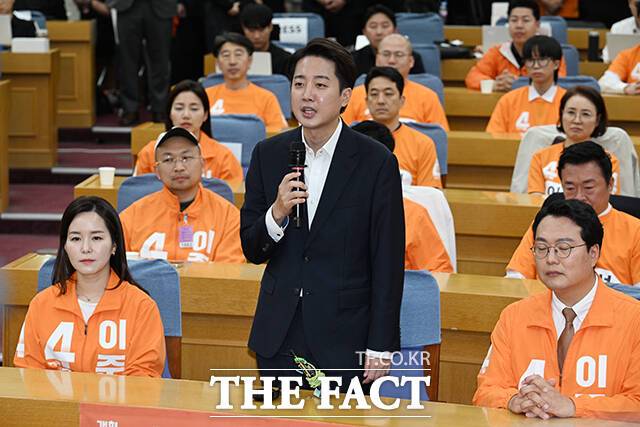 천하람 개혁신당 당대표 권한대행 겸 원내대표는 "지역구민들의 선택을 받은 국회의원을 명확한 범죄 혐의가 아니라 발언을 문제 삼아 제명하는 것은 균형에 맞지 않고 과도하지 않냐"면서도 "반성과 성찰이 무엇보다 중요하다는 점을 더 우선해서 새기겠다"고 강조했다. /박헌우 기자