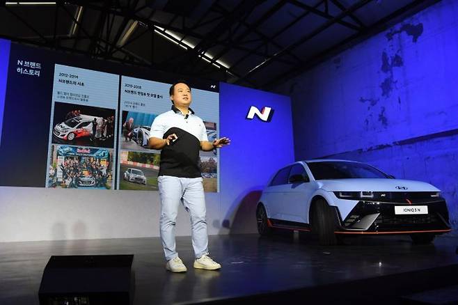 박준우 현대차 N매니지먼트실 상무가 아이오닉 5 N 공개행사에서 N 브랜드의 역사에 대해 발표하고 있다. 현대차 제공