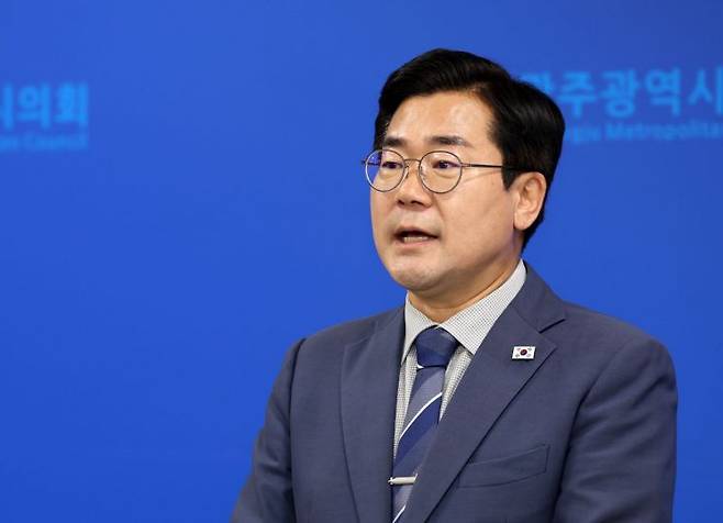 더불어민주당 박찬대 당 대표 후보가 7일 오전 광주광역시의회 기자회견장에서 열린 '호남이 묻고, 박찬대가 답하다'에서 발언하고 있다. 연합뉴스