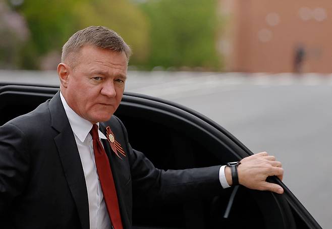 로만 스타로보이트 전 러시아 교통부 장관이 블라디미르 푸틴 대통령에 의해 해임된 지 몇 시간 후인  7일 자신의 차에서 숨진 채 발견됐다./AFP 연합뉴스