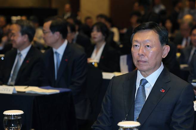 신동빈 롯데그룹 회장이 5월 27일 오후 서울 중구 롯데호텔에서 열린 제57회 한일경제인회의에 참석해 있다./뉴스1