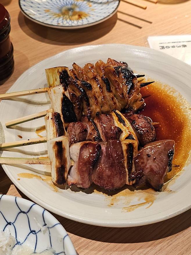 생맥주에 야키톤 먹고 집에 들어갑니다...