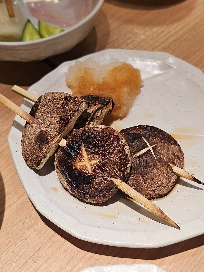 생맥주에 야키톤 먹고 집에 들어갑니다...