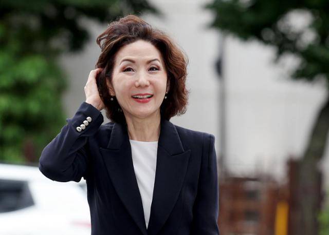 이진숙 교육부 장관 후보자가 지난달 30일 서울 여의도 한국교육시설안전원에 마련된 인사청문회 준비 사무실로 출근하고 있다. 뉴시스