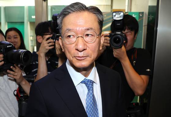 정성호 법무부 장관 후보자가 1일 오전 서울 종로구 적선현대빌딩에 마련된 인사청문회 준비 사무실로 출근하고 있다. 뉴스1