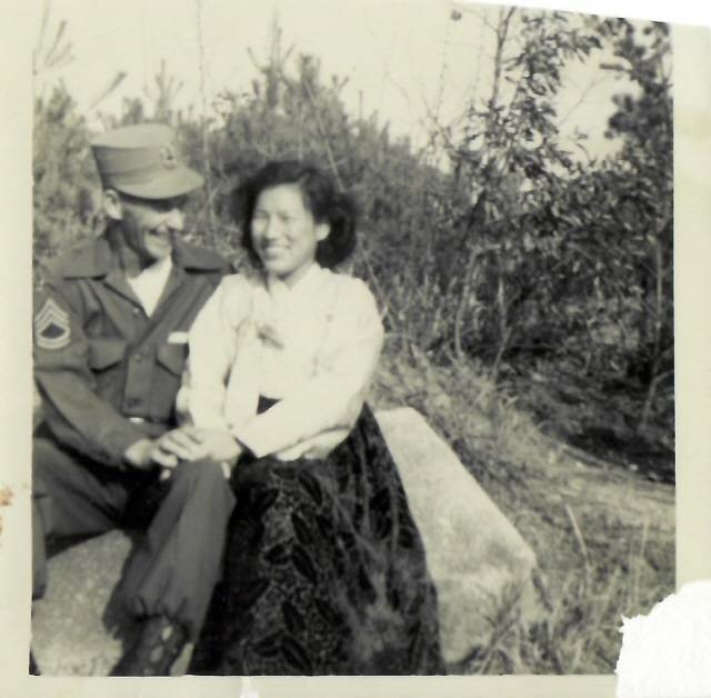 ▲ 낸시 고넨 씨의 부모인 얼 루이스 소런슨 씨와 이월선 씨.  낸시 고넨 씨 제공