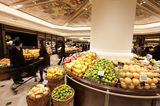 지난 2월 리뉴얼을 마친 신세계백화점 강남점 '신세계마켓' / 사진=신세계백화점 제공