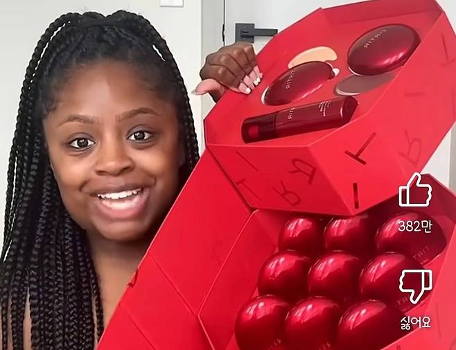 티르티르를 소개하는 흑인 유튜버 미스 달시. (사진=유튜브 캡쳐)