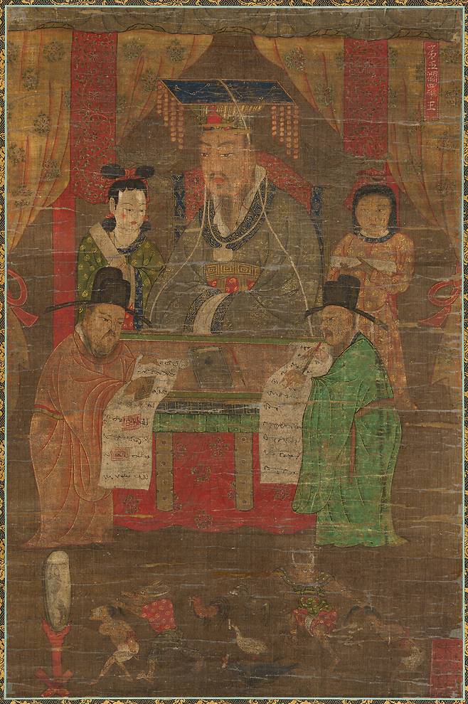 제5염라왕도. 염라왕은 시왕 중 다섯 번째 왕으로 망자가 생전에 행한 행적들이 모두 비치는 업경이라는 거울을 갖고 죄를 심판한다.      국가유산청 제공