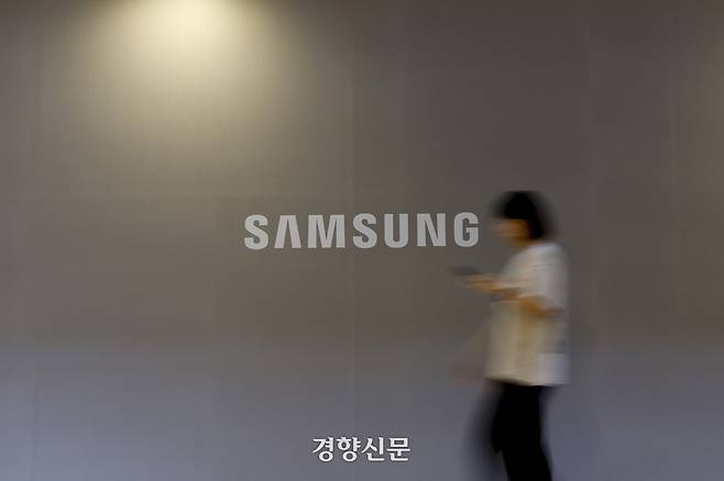 삼성전자가 올해 2분기 영업이익이 4조6000억원으로 지난해 동기보다 55.94%감소했다고 8일 공시했다. 사진은 이날 서울 삼성전자 서초사옥 모습. 문재원 기자