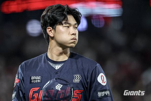 거인의 새로운 토종 에이스로 기대를 모으는 홍민기. 롯데 자이언츠 제공