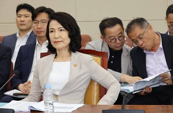 ▲지난 7일 국회 과방위 전체회의에 참석한 이진숙 방통위원장. ⓒ연합뉴스