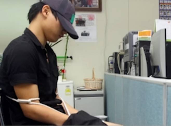 2013년 7월8일. 경기도 용인시 한 모텔에서 살인 사건이 발생했다. 사건의 범인은 학교를 중퇴한 10대 남학생 심모(19)군. 그는 평소 알고 지내던 김모(17)양을 성폭행하고 살해한 데 이어 공업용 커터칼로 16시간 동안 시신을 훼손했다.   심군에겐 아무런 죄책감도 없었다. 그는 SNS에 "날 미워하세요. 난 지옥에 가고 싶었어요"라는 글을 남겼다.  /사진=유튜브 채널 '사건의뢰' 캡처