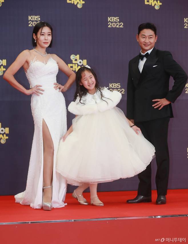 이천수 심하은 부부와 딸 이주은양. 사진은 2022년 KBS 연예대상 레드카펫 행사 /사진=머니투데이 DB
