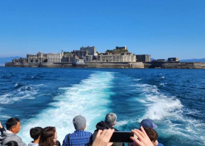 대통령실이 유네스코의 '군함도 후속조치' 논의 무산에 대해 유감을 표했다. 사진은 군함도로 불리는 일본 남부 나가사키현에 위치한 하시마섬의 모습. /사진=서경덕 교수 인스타그램 캡처