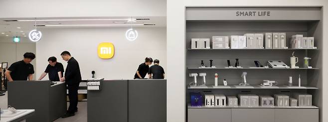 중국계 IT(정보기술) 기업 샤오미가 국내 오프라인 시장 공략에 속도를 내고 있지만 개인정보 보호에 대한 우려는 좀처럼 해소되지 않고 있다. 샤오미코리아가 25일 서울 여의도 IFC몰에 가오픈한 국내 첫 공식 오프라인 매장 Xiaomi 스토어 서울 IFC몰 여의도점에서 직원들이 업무를 수행하고 있는 모습. /사진=뉴시스