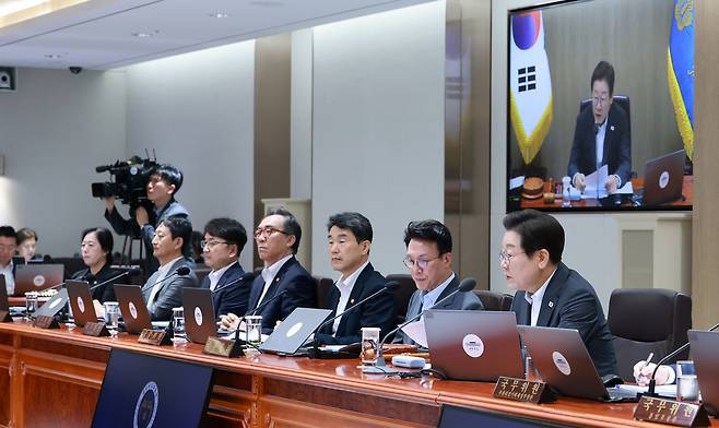 이재명 대통령이 8일 용산 대통령실에서 국무회의를 주재하고 있다. [연합]