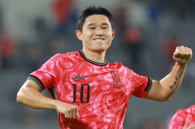 세리머니 하는 이동경. 연합뉴스