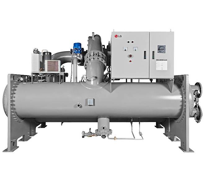 AI 데이터센터 열관리 솔루션으로 주목 받고 있는 초대형 냉방기 '무급유 인버터 터보 칠러'. LG전자 제공