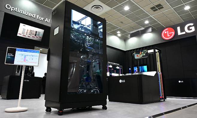 AI 데이터센터 액체 냉각 솔루션인 'CDU(Coolant Distribution Unit; 냉각수 분배 장치)'. LG전자 제공