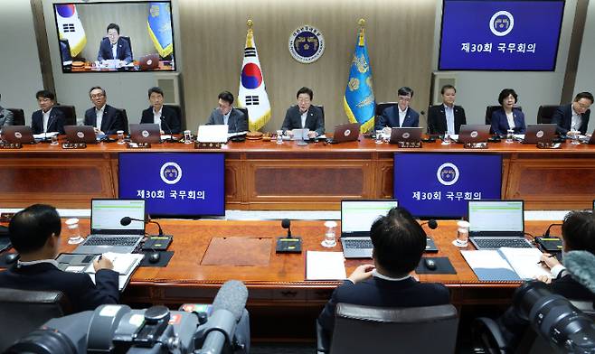 이재명 대통령이 8일 용산 대통령실에서 국무회의를 주재하고 있다. 연합뉴스