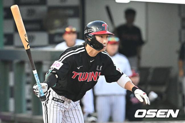 [OSEN=부산, 이석우 기자]  LG 트윈스 신민재 015 2025.07.03 / foto0307@osen.co.kr