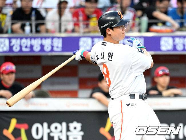 [OSEN=대전, 이대선 기자] 8일 오후 대전 한화생명볼파크에서 2025 신한 SOL Bank KBO리그 한화 이글스와 KIA 타이거즈의 경기가 열렸다.한화는 문동주, KIA는 윤영철을 선발로 내세웠다.1회말 무사 2,3루에서 한화 노시환이 좌전 적시타를 치고 있다. 2025.07.08 /sunday@osen.co.kr