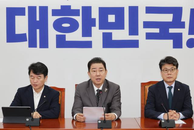 ▲더불어민주당 김병기 당대표 직무대행 겸 원내대표가 8일 서울 여의도 국회에서 열린 더불어민주당 원내대책회의에서 발언하고 있다. ⓒ연합뉴스