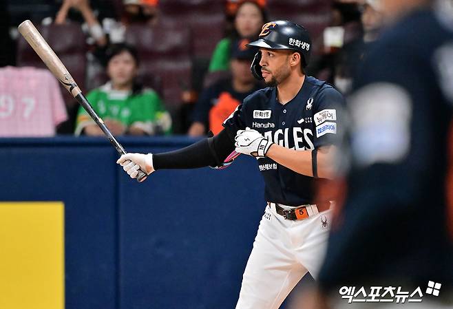 6일 오후 서울 구로구 고척스카이돔에서 열린 '2025 신한 SOL Bank KBO리그' 한화 이글스와 키움 히어로즈의 경기, 7회초 1사 1,2루 한화 리베라토가 타격을 준비하고 있다. 엑스포츠뉴스DB