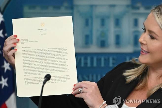 트럼프 대통령이 이재명 대통령에게 보낸 상호관세 서한 [AFP 연합뉴스 자료사진. 재판매 및 DB 금지]