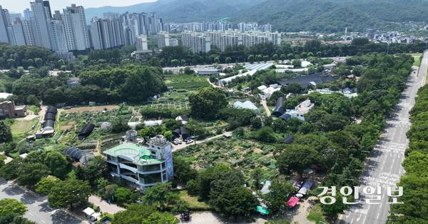 과천시가 종합의료시설 유치를 추진하고 있는 과천과천 공공주택지구 내 막계동 특별계획구역 일대 전경. 2025.7.8 /임열수기자 pplys@kyeongin.com