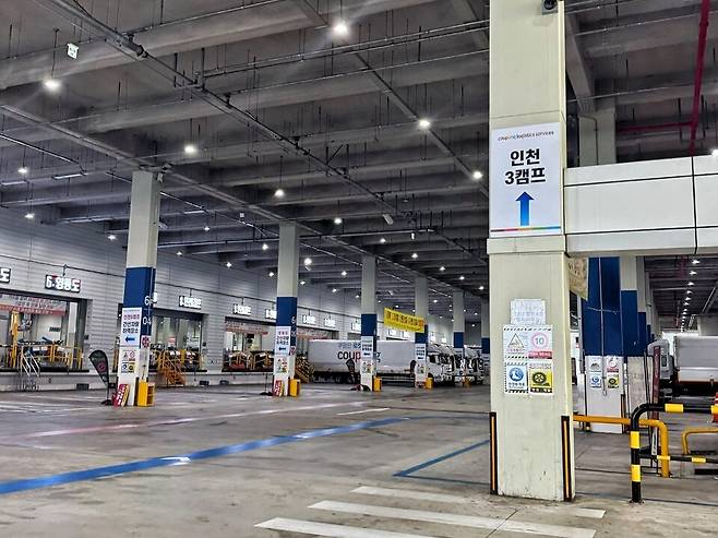▲&nbsp;지난 8일 오전 9시30분쯤 인천 서구 원창동 쿠팡 인천3캠프 모습.