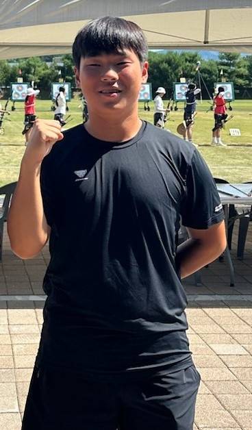 9일 전북 국제양궁장서 열린 화랑기 제46회 전국시도대항 양궁대회서 2관왕을 차지한 정시우(안산 성포중)가 기념사진을 찍고 있다. 사진=성포중학교