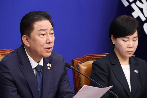 더불어민주당 최고위원회의 (서울=연합뉴스) 박동주 기자 = 더불어민주당 김병기 당대표 직무대행 겸 원내대표가 9일 서울 여의도 국회에서 열린 최고위원회의에서 발언하고 있다. 2025.7.9 pdj6635@yna.co.kr (끝) <저작권자(c) 연합뉴스, 무단 전재-재배포, AI 학습 및 활용 금지>