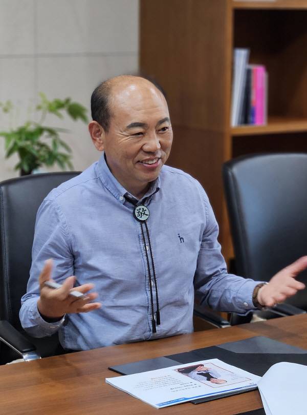 신순식 한국산업기술기획평가원 상임감사가 공공기관이 가져야 할 청렴과 인권에 관해 이야기하고 있다. 김창원 기자