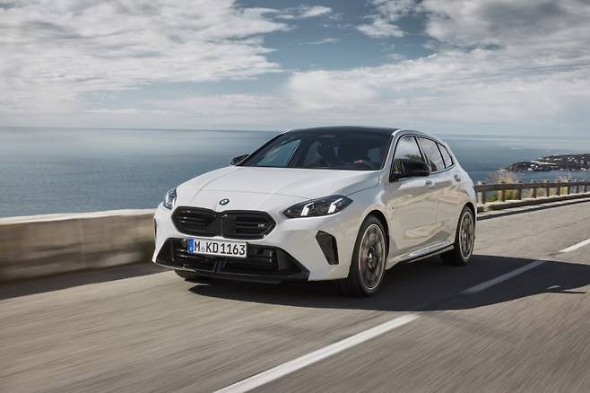 BMW 코리아가 7월 한 달 동안 뉴 1시리즈, 뉴 2시리즈 그란쿠페 구매 고객 대상 3년 무상 보증 연장 파격 프로모션을 제공한다. 사진=BMW코리아