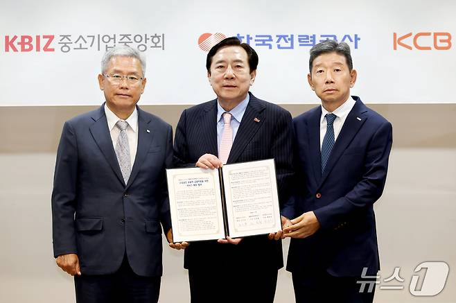9일 서울 여의도 중소기업중앙회에서 열린 '소상공인 포용적 금융 지원을 위한 서비스 제휴' 협약식 (중소기업중앙회 제공. 재판매 및 DB금지)