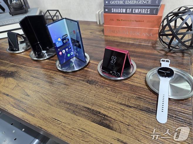 삼성전자가 공개한 갤럭시Z폴드7(왼쪽부터), 갤럭시Z플립7, 갤럭시워치8 2025.07.09./뉴스1 ⓒNews1 김정현 기자