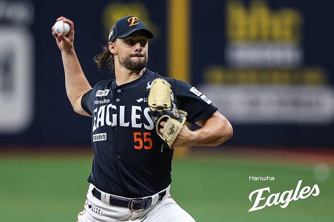 한화 와이스가 6일 고척스카이돔에서 열린 2025 KBO리그 키움전에 선발 등판해 힘차게 공을 던지고 있다. 사진 | 한화 이글스