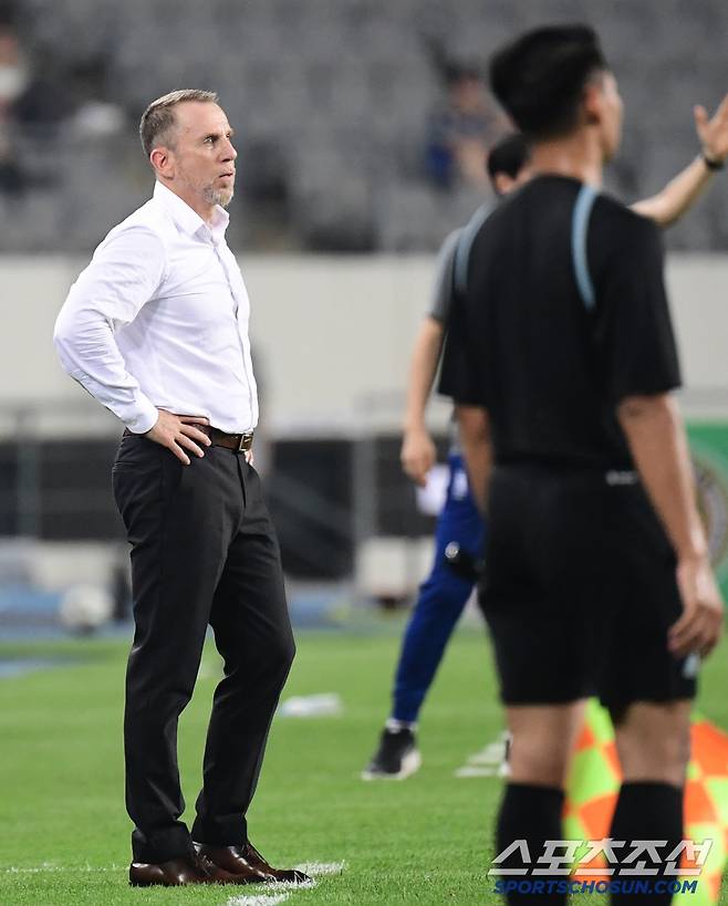 7일 축구대표팀이 용인미르스타디움에서 동아시안컵 중국과 첫 경기를 펼쳤다. 중국대표팀 데얀 주르예비치 감독. 용인=송정헌 기자songs@sportschosun.com/2025.07.07/