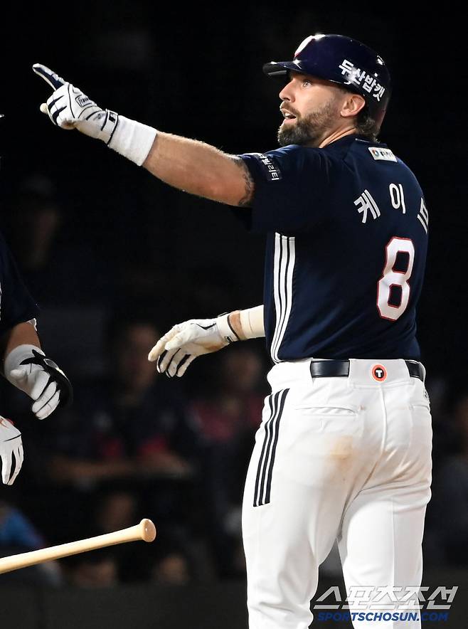 9회초 솔로포를 날린 케이브