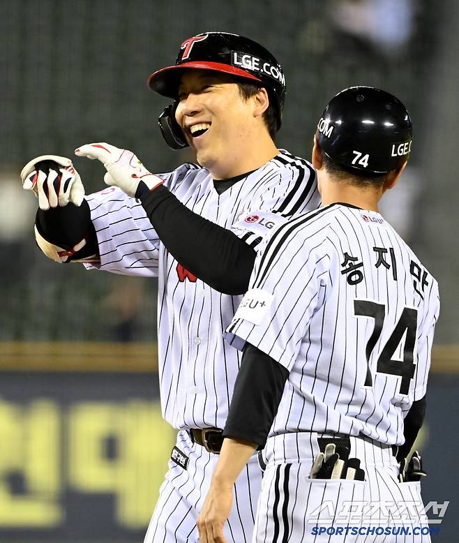 11일 잠실야구장에서 열린 SSG와 LG의 경기, 7회말 1사 3루 김현수가 1타점 적시타를 치고 환호하고 있다. 잠실=허상욱 기자wook@sportschosun.com/2025.06.11/